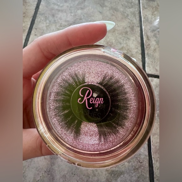 NEW Reign Lashes - Picture 4 of 8